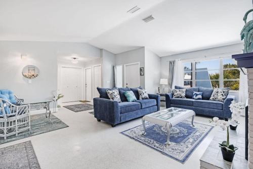Murex Lakes House | Gorgeous Pool Home in Lake Murex Sanibel