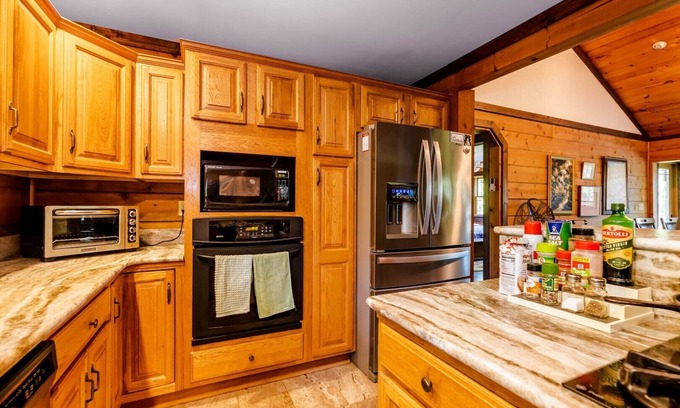 Ingles House | Gorgeous Private Spot on Claytor Lake! 4BR/S10