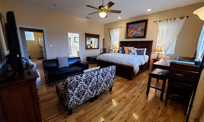 Hurricane House | Gorgeous private suite in ranch home with full kitchen/laundry and Jacuzzi tub!
