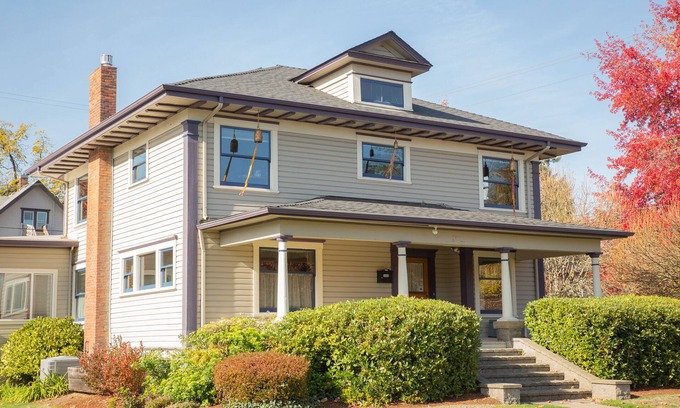 Corvallis House | Gorgeous remodeled historic home in downtown Corvallis. 7 min walk to OSU!