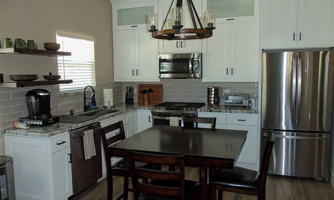 Ventura House | GORGEOUS REMODELED HOME 🏝 NEAR VENTURA BEACHES