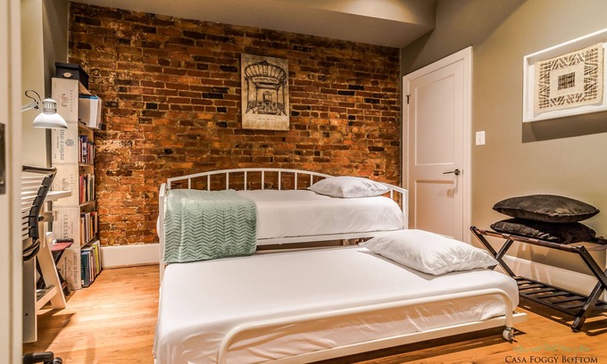 Foggy Bottom House | Gorgeous Row House 4 BR w/ 2 Parking! Walk to Metro & DC Monuments!