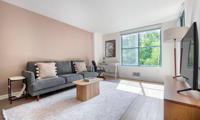 South Beach Apartment | Gorgeous South Beach 1BR w/Pool & Gym, nr AT&T Park, by Blueground