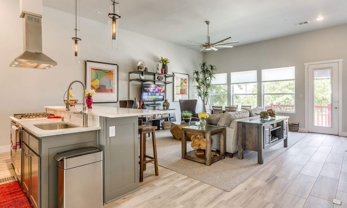 Fort Worth House | GORGEOUS & SPACIOUS LUXURY DOWNTOWN FORT WORTH TOWNHOME, CLOSE TO EVERYTHING!