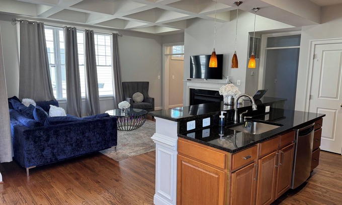 Baileys Crossroads House | Gorgeous Spacious House 5BR 9Beds and Private Parking