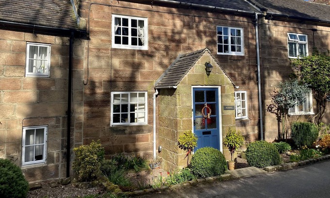 Alton House | Gorgeous stone cottage in the heart of the historic village of Alton (Staffs)