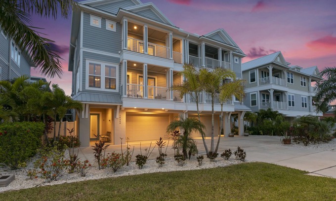 Redington Beach House | Gorgeous Sunsets in this beautifully appointed Townhouse steps from the Beach
