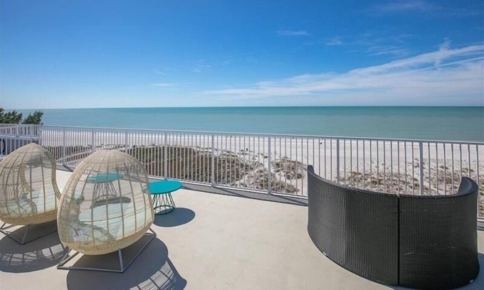 Treasure Island House | Gorgeous Sunsets! Oceanfornt 3 Bedroom Penthouse, Direct Beach And Gulf Views