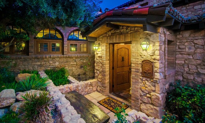 Temecula House | Gorgeous Tuscan Villa in Temecula Wine Country while close to Old Town Temecula!