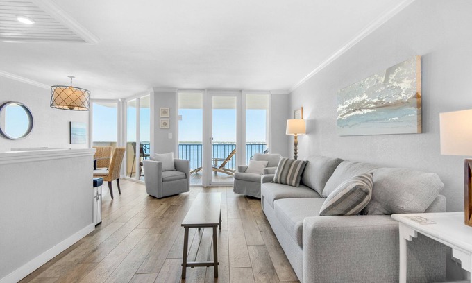 Pensacola Beach Condo | 🌟Gorgeous Updates-Sound Views-Steps2Beach-Pool-1BR Santa Rosa Dunes 1063🌟