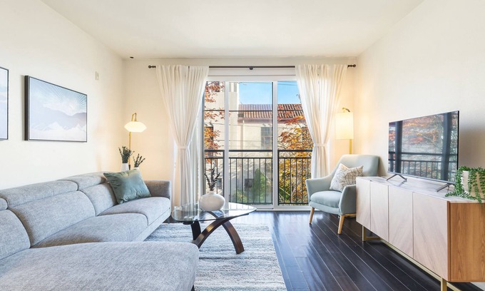 Minor Condo | Gorgeous Urban Oasis in Downtown Capitol Hill Seattle #LOCATION COMFORT & STYLE