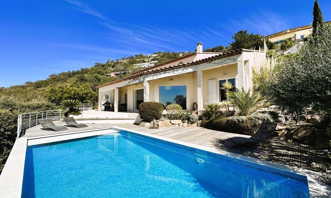 La Londe-les-Maures House | Gorgeous villa for 6 people with panoramic sea view and heated pool in La Londe-les-Maures