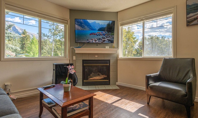 Harvie Heights House | Gorgeous view 2 Storey Townhouse 2 BR/1.5 Bath, A/C, Hot Tub, Fire Pit