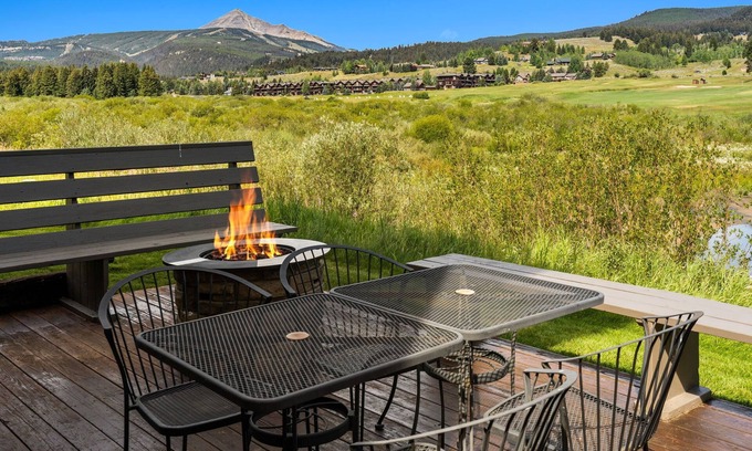 Big Sky Meadow Village Condo | Gorgeous View! Cozy Condo with Mountain Views Near Big Sky Resort & Yellowstone