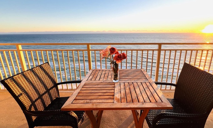 Panama City Beach Condo | Gorgeous View! Spacious Beachfront Condo@Emerald Beach Resort.