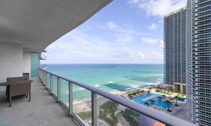 Hollywood South Central Beach Apartment | Gorgeous Views Await in Your Beachfront Condo