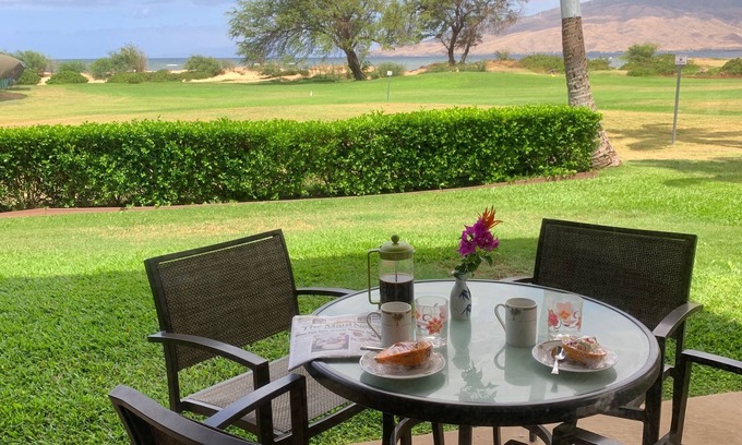 Kihei Condo | Gorgeous Views - Oceanfront | Ground Floor | Corner Unit - Sleeps 2 to 4