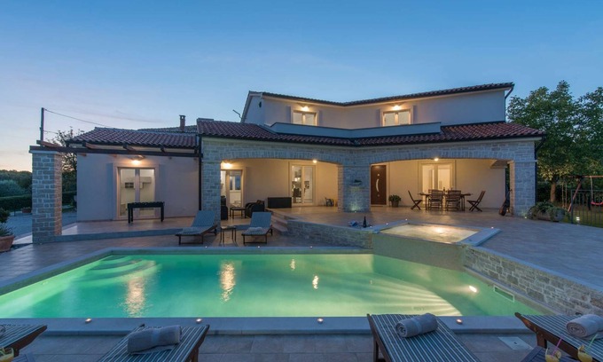 Vizinada Villa | Gorgeous villa with panoramic view and whirlpool