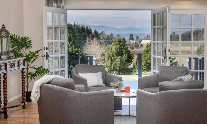 Freeland House | Gorgeous Whidbey Island Home