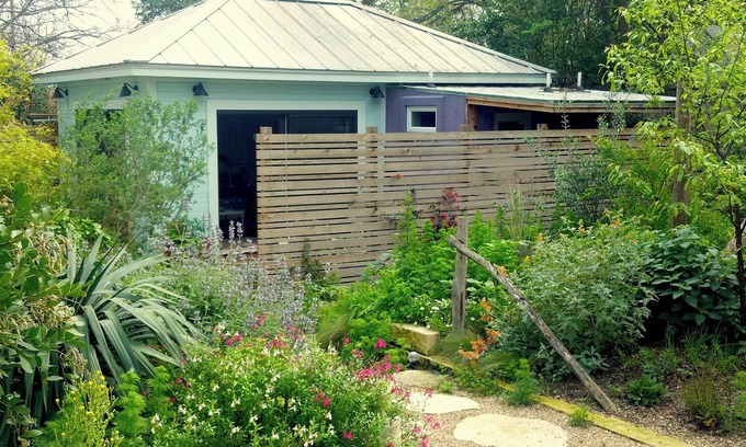 Zilker House | Gorgeous Zilker Guesthouse + Stunning Garden + Private Patio