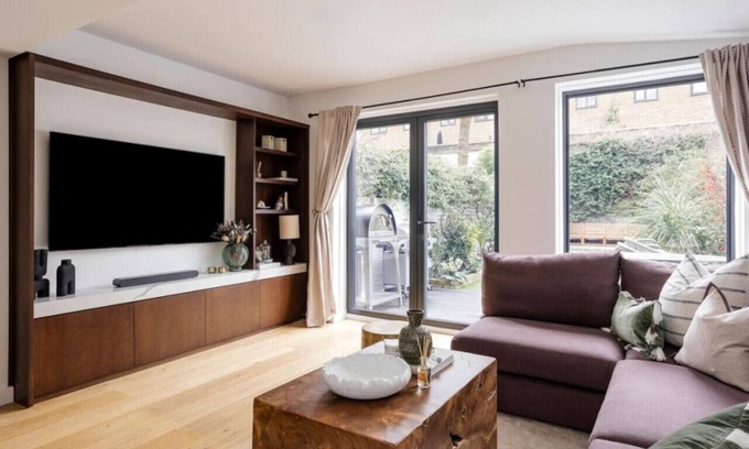 Fulham House | Gorgeously designed Fulham Apartment