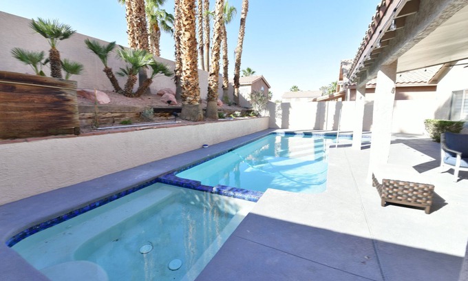Whitney Ranch House | Gorgeously Remodeled home, Outdoor Oasis w/Pool/Hot tub, 10min from Strip