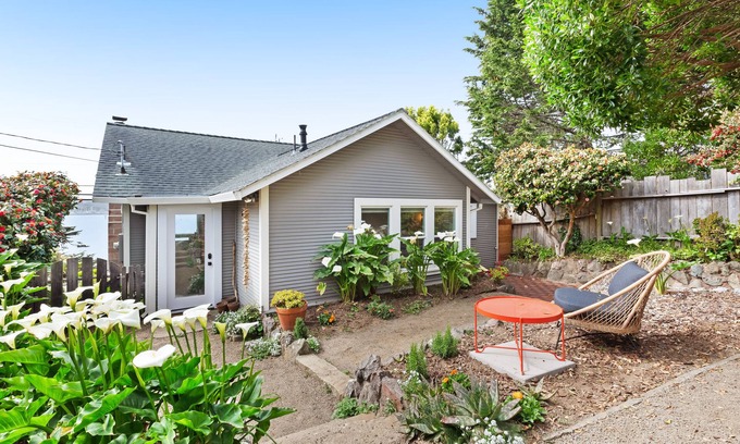 Old Town House | Gorgeously styled bungalow overlooking Bodega Harbor, walk to town - dogs OK