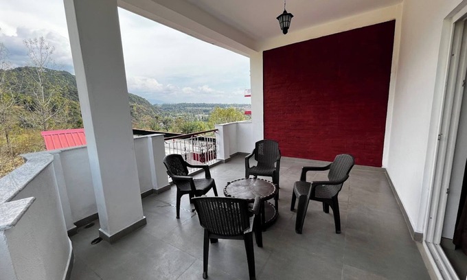 Chachian Hotel | Goroomgo Bagora Heights Palampur