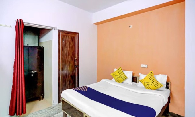 Sector 27 Hotel | Goroomgo Raj hotel vip Noida