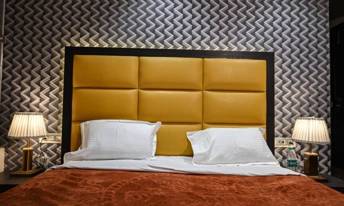Pathankot Hotel | Goroomgo Shamyana Hotel Punjab