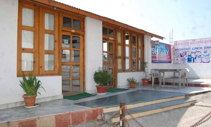 Kausani Hotel | Goroomgo Shivay Kausani
