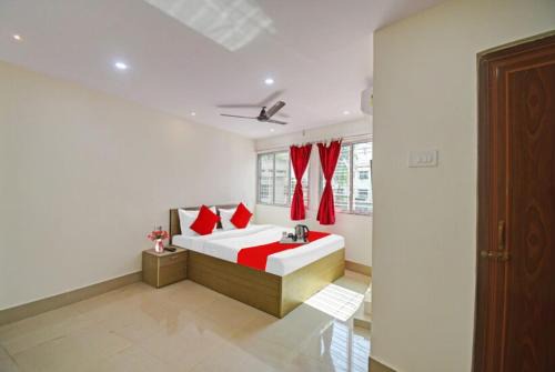 Salt Lake Hotel | Goroomgo Vhyom Sky Palace Near Metro Station-Flying Club-Bus Stand - Restrurant & Parking Facilities - Luxury Collection Hotel