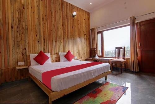 Bhimtal Hotel | Goroomgo Wooden Umbrella Bhimtal - Natural landscape Mountain View