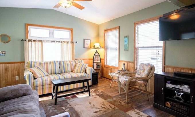 Saugatuck Cottage | Goshorn Lake Resort Cottage #22