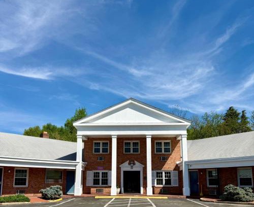 Falls Church Hotel | Governor House Inn Arlington/Falls Church