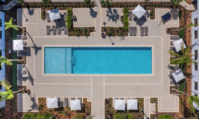 Seven Mile Beach Apartment | Governors Village Seven Mile Beach Corridor