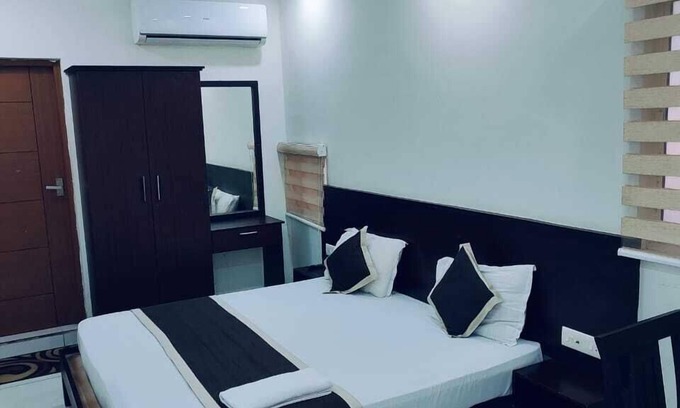 Kaloor Hotel | Grace Tourist Home