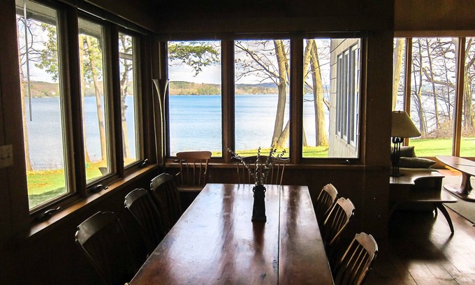 Cazenovia House | Gracious Mid-Century Modern-Right on Cazenovia Lake, with Expansive Grounds