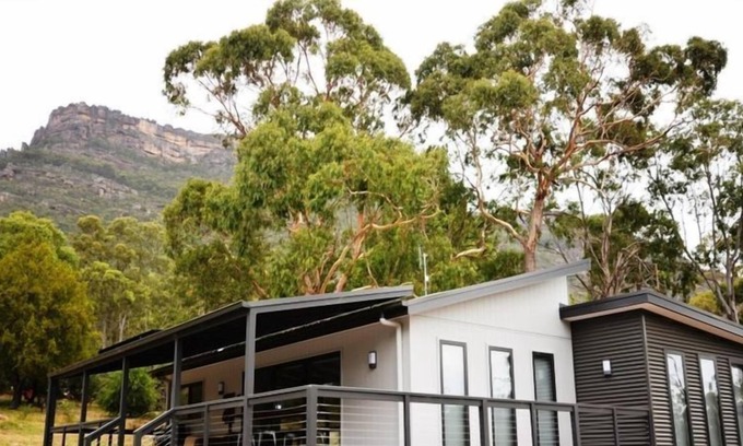 Halls Gap Cottage | Grampians Hillside Retreat a Relaxing Getaway in Halls Gap.