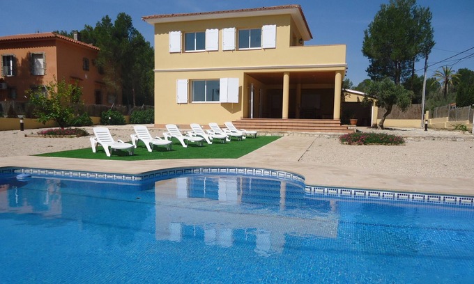 L Almadrava Ski Chalet | GRAN VILLA DE 5 DORMITORIOS CON PISCINA PRIVADA CERCA DE LA PLAYA