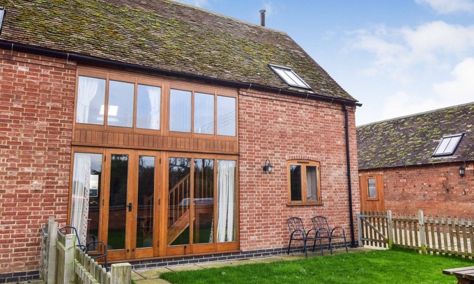 Bidford-on-Avon Cottage | Granary at Oosland Barns - sleeps 4 guests in 2 bedrooms