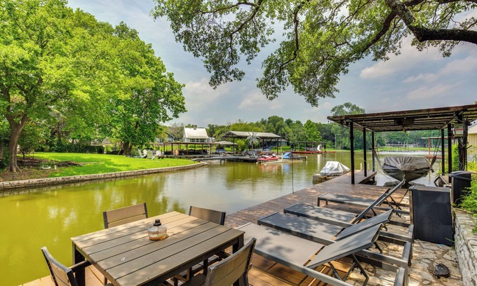 Granbury House | Granbury Home w/Waterfront Deck: 5 Mi to Downtown