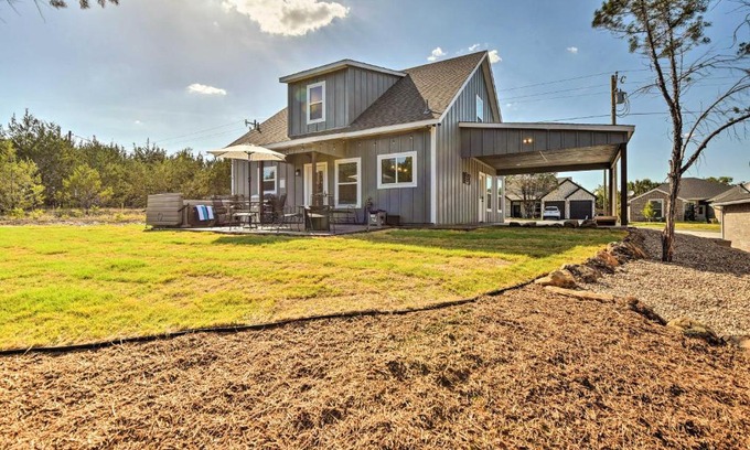 Granbury House | Granbury Home with Hot Tub and Furnished Patio!