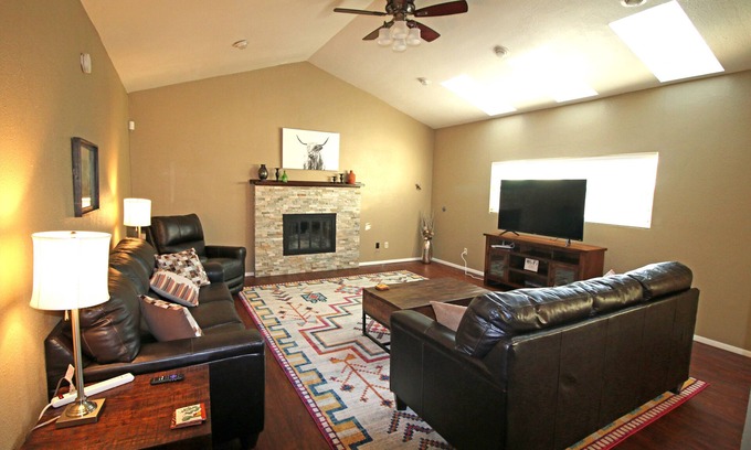 Carlsbad House | Grand Abode - Beautiful Spacious Home for families