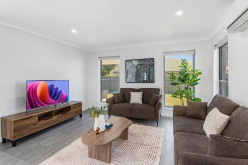 Heathwood House | Grand and Serene Family Stay with Alfresco Living