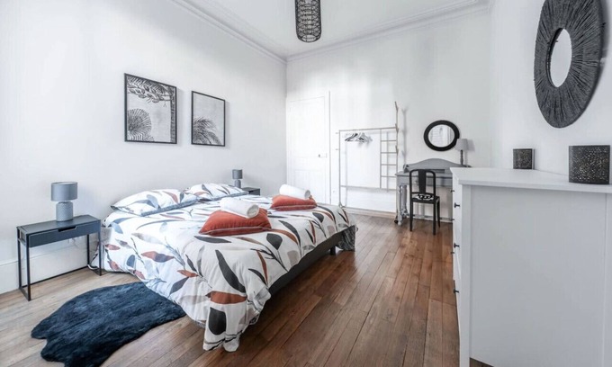 Champ-Capelet Apartment | Grand appartement avec terrasse, rdc, pkg gratuit