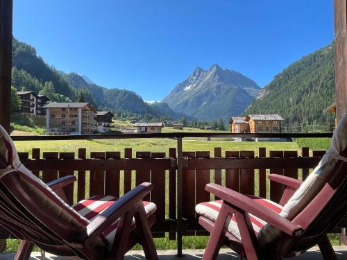 Evolene Apartment | Grand appartement calme avec vue, balcon et parking couvert