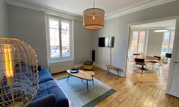 Moulins Apartment | Grand appartement de caractère au coeur de ville