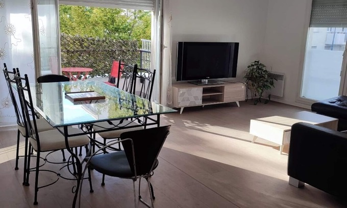 Aubervilliers Apartment | Grand Appartement Familial Paris à Pied ,métro,stade de France Parking Gratuit
