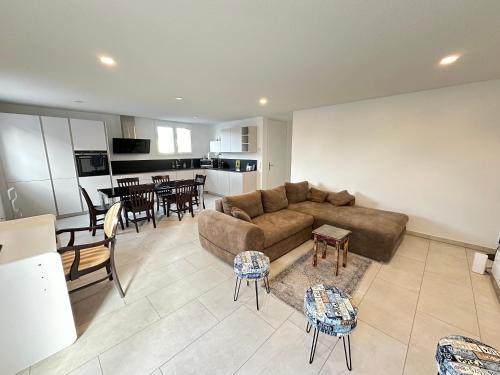 Courfaivre Apartment | Grand appartement proche de Délemont avec terrasse by Stay Swiss